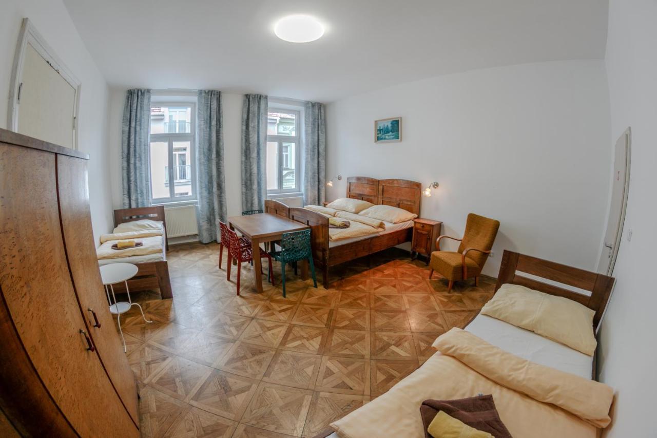 צ'סקה בודיוביצה Cuba Bar & Hostel מראה חיצוני תמונה