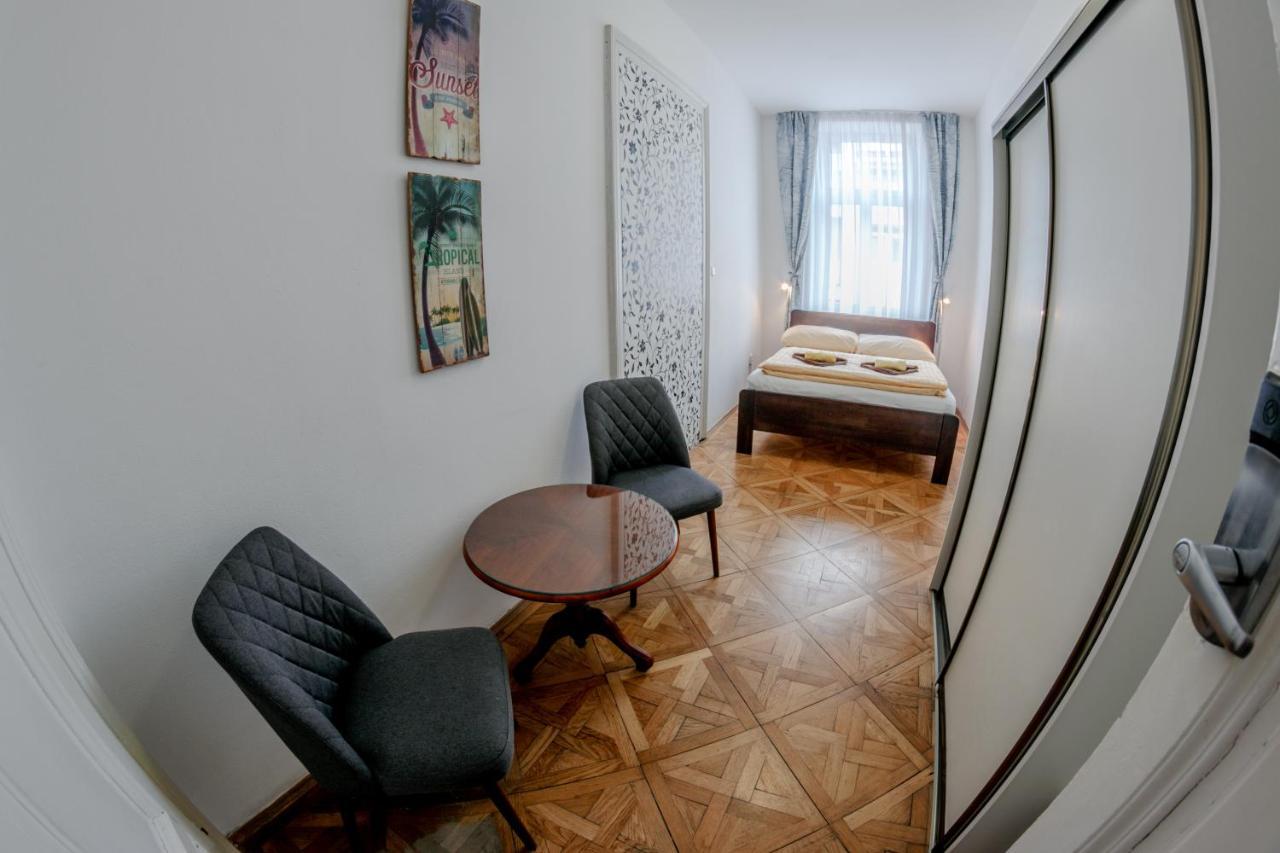 צ'סקה בודיוביצה Cuba Bar & Hostel מראה חיצוני תמונה
