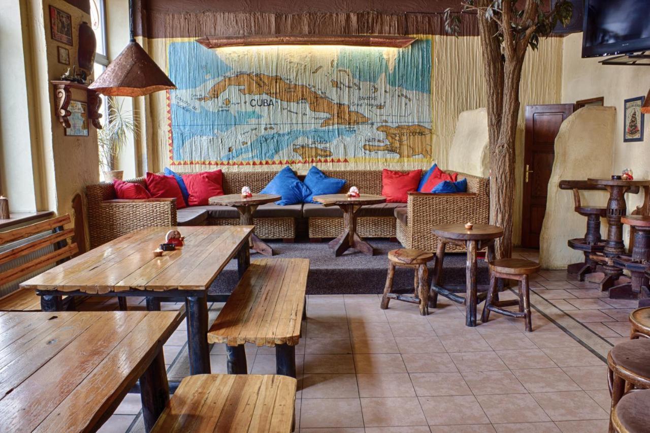 צ'סקה בודיוביצה Cuba Bar & Hostel מראה חיצוני תמונה