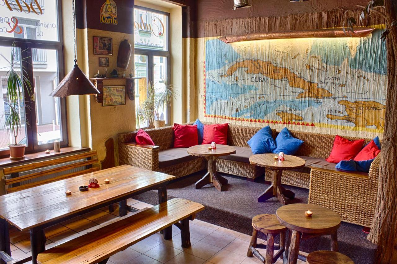 צ'סקה בודיוביצה Cuba Bar & Hostel מראה חיצוני תמונה