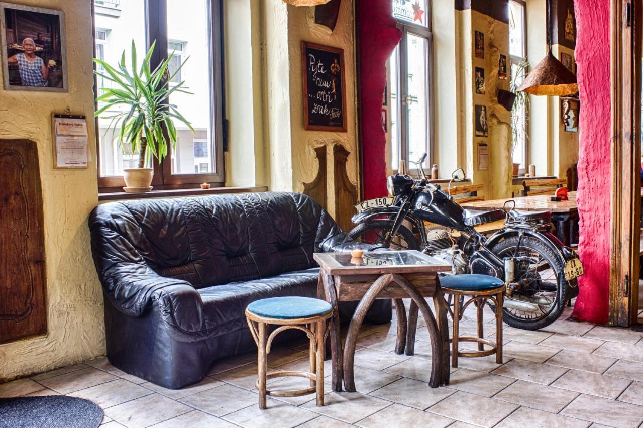 צ'סקה בודיוביצה Cuba Bar & Hostel מראה חיצוני תמונה